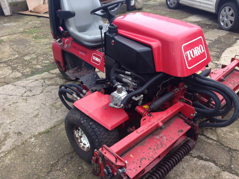 TORO REELMASTER 2000D TRIPLE DIESEL RIDE ON MOWER - Dobsons Garden ...